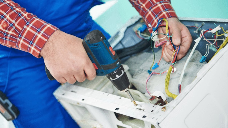 Pursaklar Eminçelik Eminçelik çamaşır makinesi kart tamiri – Su almama arızası orijinal parça ile giderildi. - Teknik servis örneği